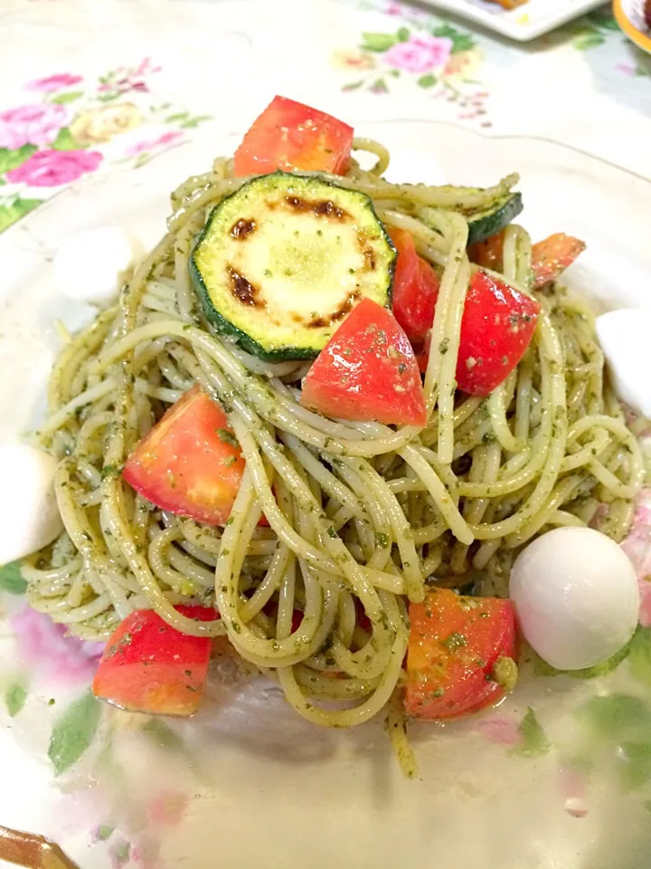 暑い夏には冷製パスタ🍝手作りジェノベーゼソースの冷製パスタ🍝|♥️さん