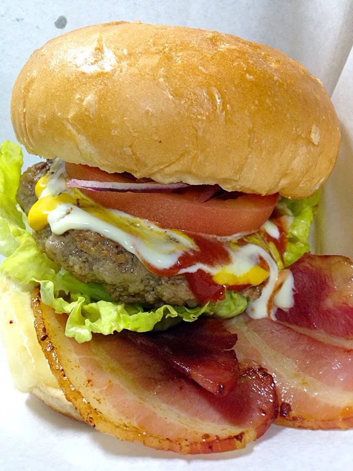 Snapdishの料理写真:Bacon Cheesy Burger.x.o|Atsuko Wendyさん