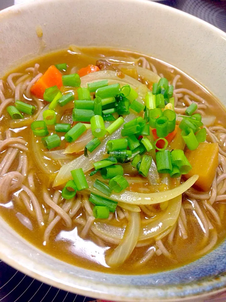 Snapdishの料理写真:残ったカレーでお蕎麦屋さん風カレーうどんでカレーそばw|ponnaoさん