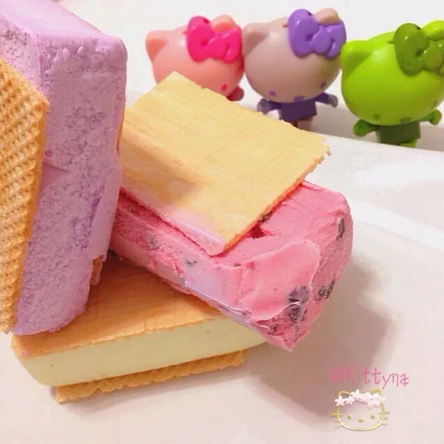 🎀(* > *)"/"hola~~~ i ♡ ice-creαm 🍦香草❤️红豆，芋头💜✨|🎀Kittyna🌸さん