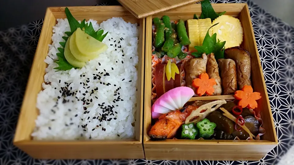 《木曜日のお弁当》

・いんげんの味噌胡麻和え
・だし巻き玉子
・豚肉の味噌漬け（米五味噌店）
・さつま芋の塩レモン蜂蜜煮
・自家製きゅうちゃん
・蓮根チップ

新しいお弁当箱で、お弁当作りも楽しいなぁ～♡|藤田 まり子さん