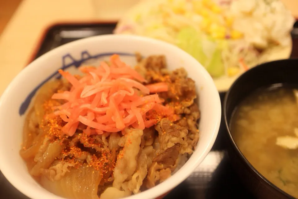 牛めしミニにポテトサラダ|マハロ菊池さん