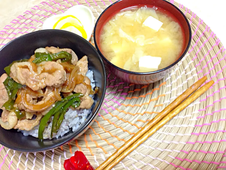 豚丼🐷キャベツ、ネギ、豆腐のお味噌汁💓|pokonyanさん