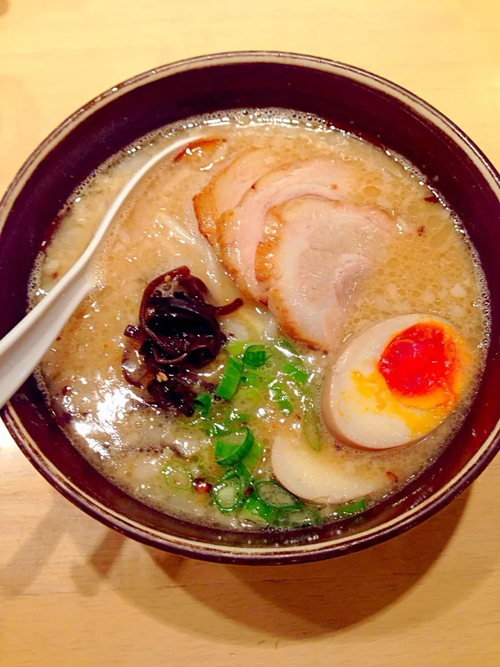 Snapdishの料理写真:醤油豚骨焼豚麺、味玉追加|Makoto Furuyaさん