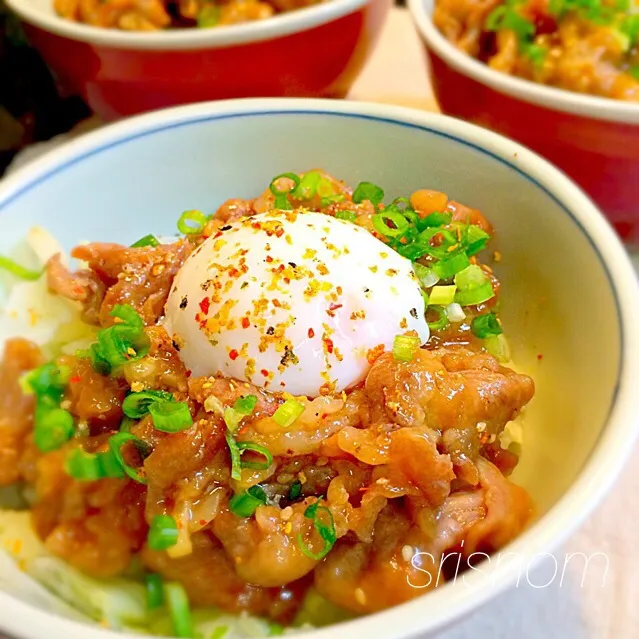 Sho-ko❤ちゃんの Today Dinner is THE お手軽❗豚コマ丼🐷 ～温玉ノッケでトロリ|なおさん