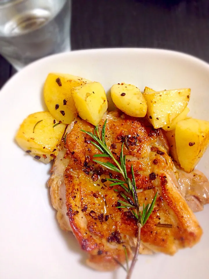 Grilled chicken with rosemary.|Hayatoさん