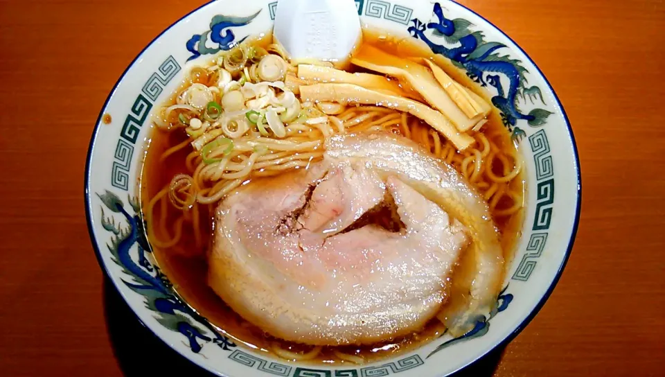 らあめん（醤油） 734円（税込）|しんたたさん