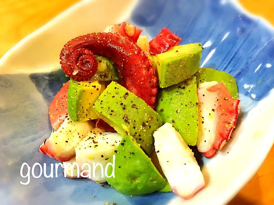 namastelotus michakoさんの🎀Garlic marinade of octopus and  avocado/タコとアボカドのガーリックマリネ|プーティさん