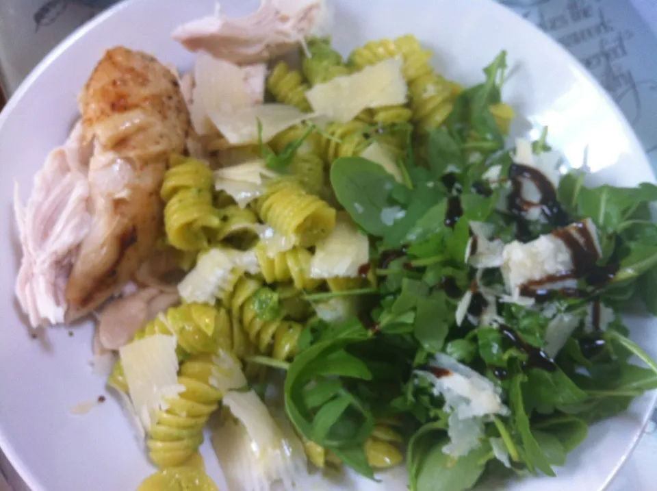 Roast chicken, home made pesto pasta and rocket|Emma Proe Was Duncalfさん