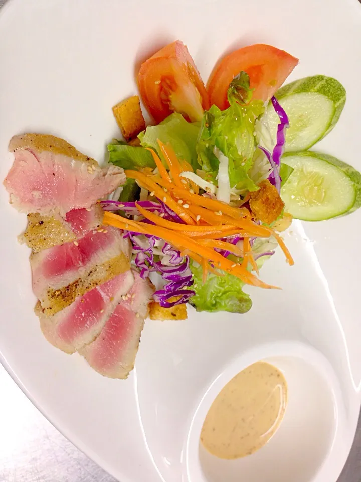 Snapdishの料理写真:Tuna salad @samui steak|Ploy PNさん