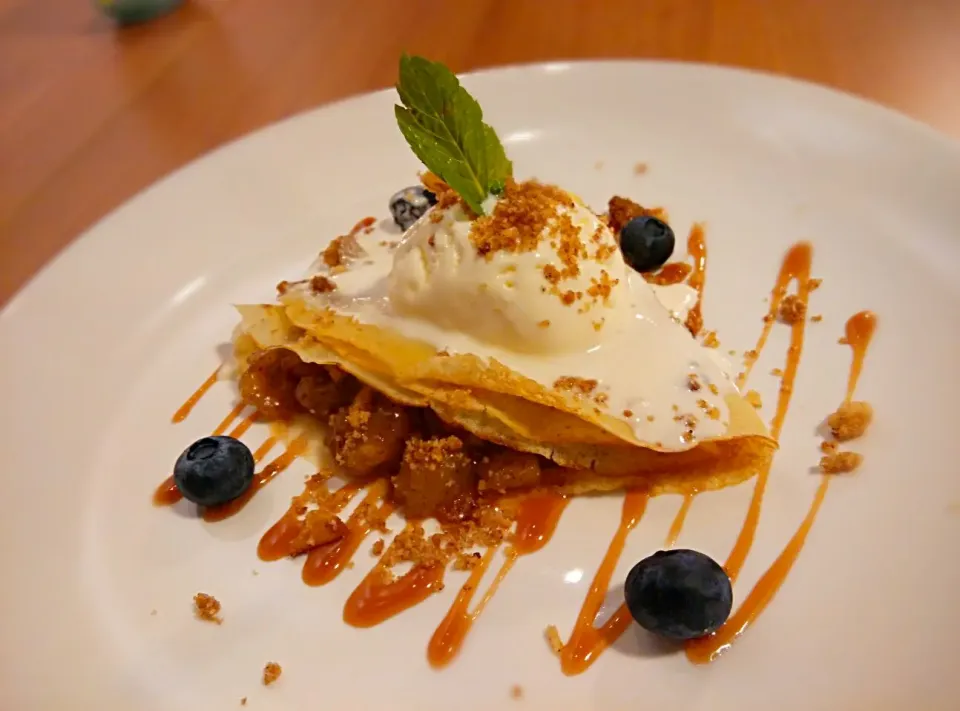 Apple crumble crepe #apple #crepe #crumble #Dessert|Yvonne C.さん