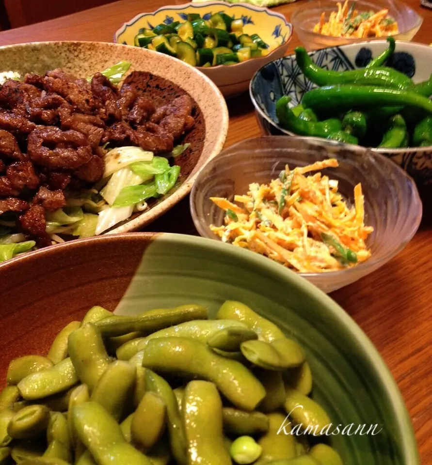 ポン酢野菜の焼肉乗せ♪万願寺唐辛子の胡麻油炒め♪人参とインゲンのごま風味サラダ♪枝豆♪|かまさん