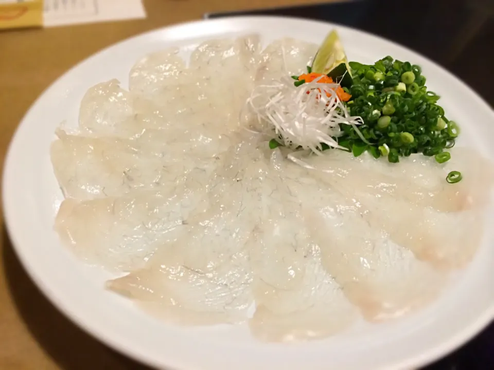 Snapdishの料理写真:河豚刺身@玄品淺草|Larry Chuさん