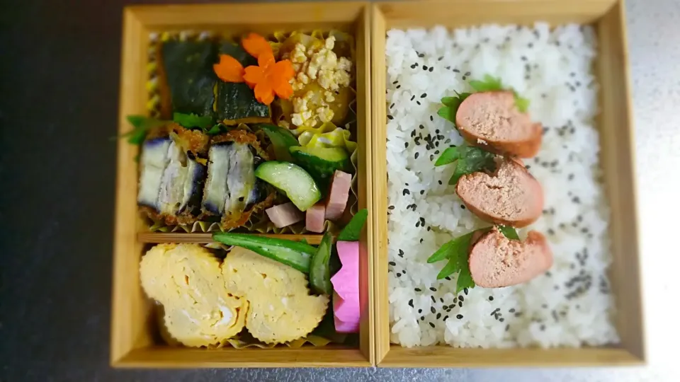 《金曜日のお弁当》🍱

・かぼちゃ煮
・じゃが芋の鶏そぼろ煮
・ナス、豚肉、チーズの挟みフライ
・きゅうり、厚切りベーコンソテー
・だし巻き玉子
・タラコ焼き

行ってらっしゃ〜い♡|藤田 まり子さん