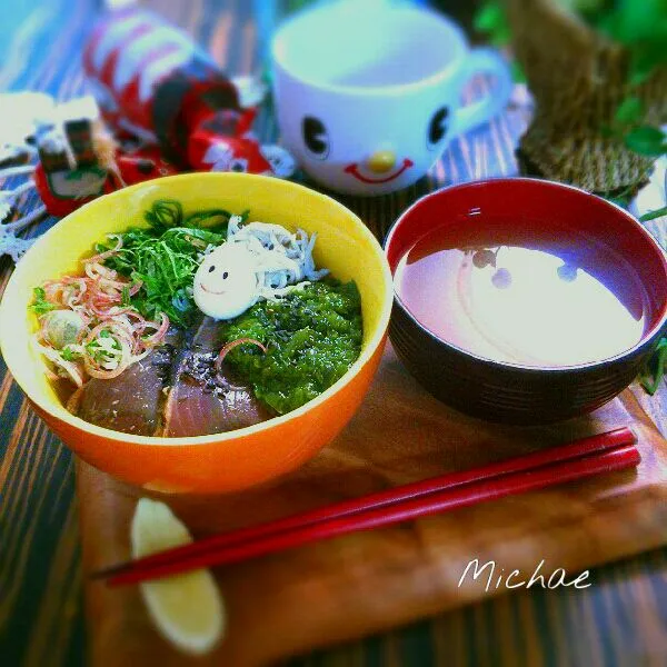 和食de朝ごはん♪
・色々丼
・大根とワカメの味噌汁|michaeさん