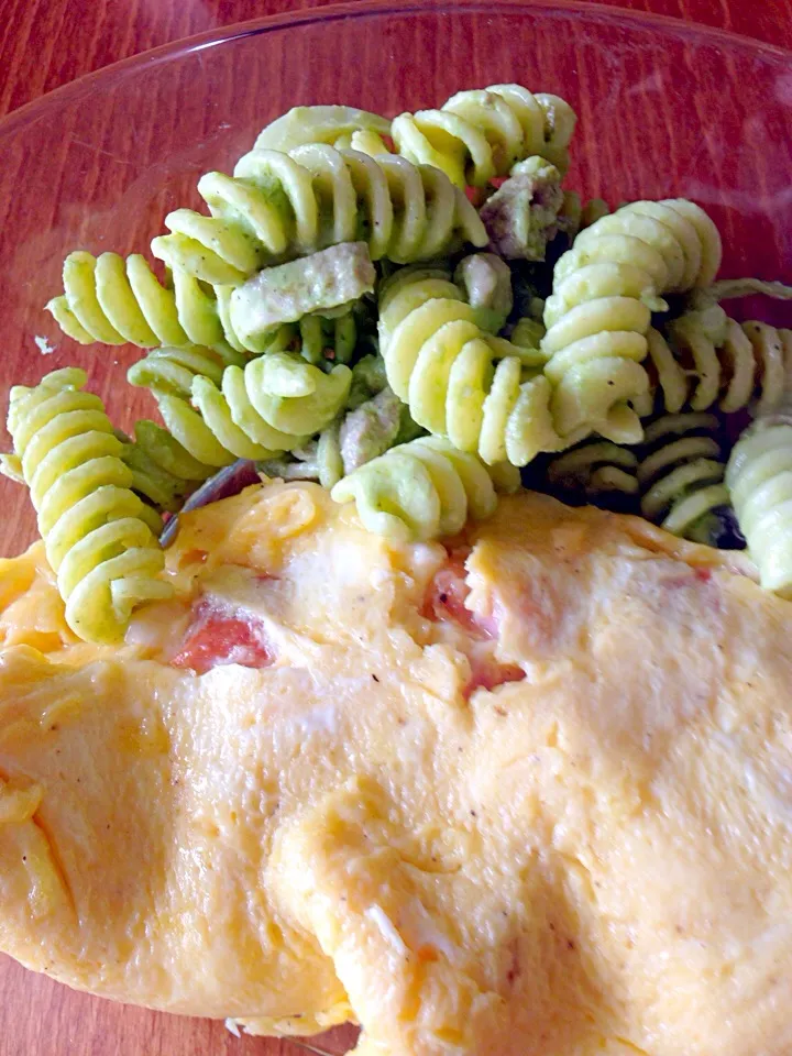 ジュノベーゼマカロニサラダとオムレツ|Yumiko  Horiさん