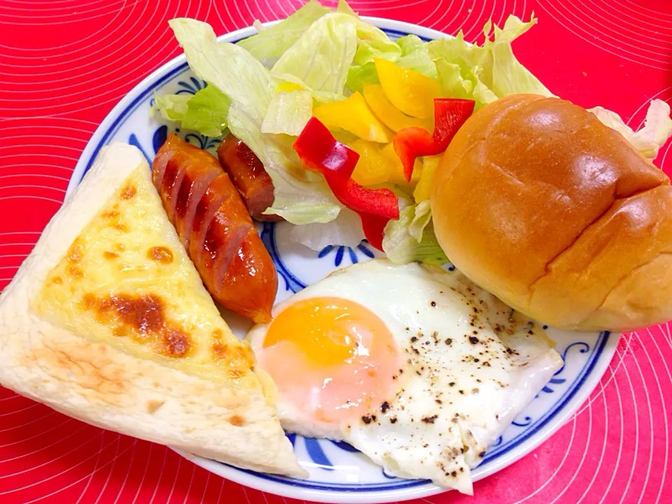 今日の朝ごはん マーガリン入バターロールとパプリカサラダ他|ponnaoさん