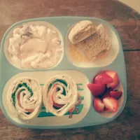 Snapdishの料理写真:Strawberry, yogurt, high rollers, peanut butter sandwiches.#Lunch #yummy|kassidy wedemeyerさん