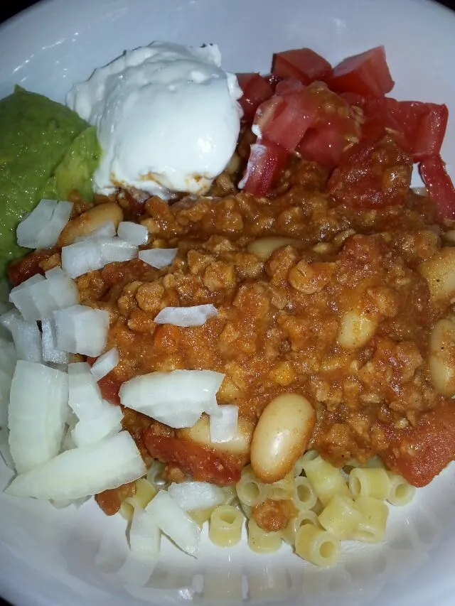 pasta with chili, sour cream,  tomato,  onion,  And guacamole.|Polly Gelfusoさん