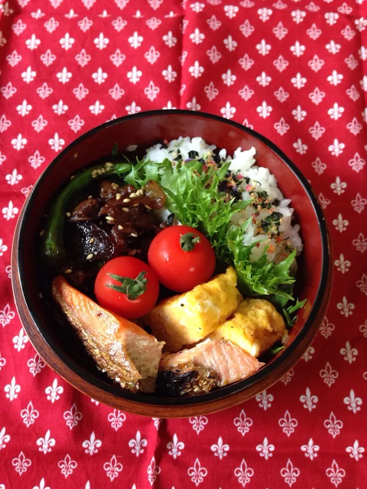 今日のお弁当 自分だけ弁当 焼き鮭と牛肉獅子唐オイ炒め編|hiruma_asakoさん