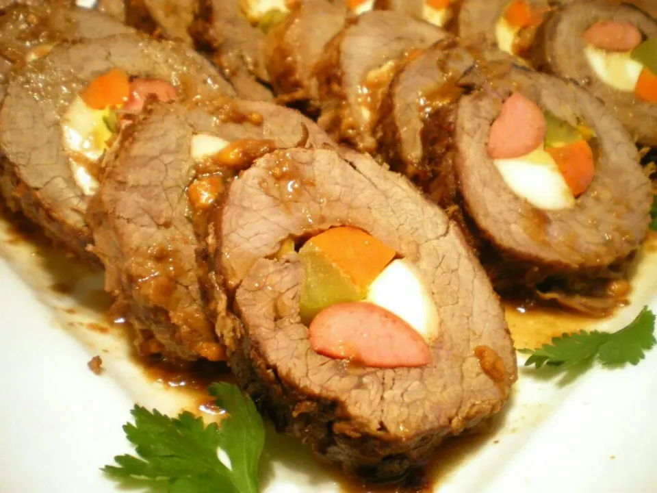 Morcon #filipino dish #meat roll stuffed with sausage,or hotdogs,carrots,pickles,cheese and eggs|EriLorn foodtripさん