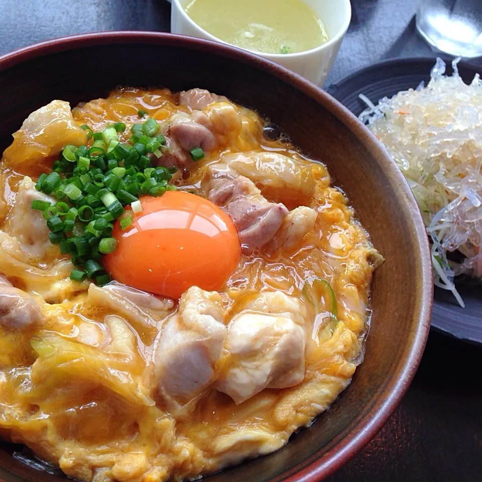 特上親子丼＋サラダ@ばぁーどはうす◯勝(東銀座)|塩豚骨さん