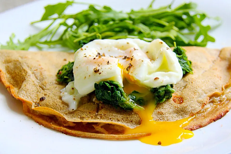 Snapdishの料理写真:Crab meat & mozzarella cheese crepe with spinach & poach egg|Misstyさん