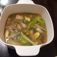 Sinigang na Baboy (Pork Tamarind Soup)|Moonzkie Hsuさん