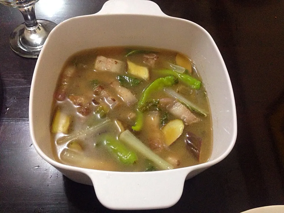 Sinigang na Baboy (Pork Tamarind Soup)|Moonzkie Hsuさん