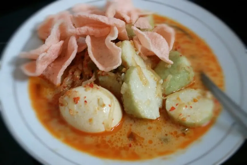 Lontong Sayur Betawi - Rice cake with vegetable coconut milk gravy soup from betawi|Asti 🌸🌸さん