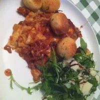 Snapdishの料理写真:Lasagne with dough balls and rocket|Emma Proe Was Duncalfさん