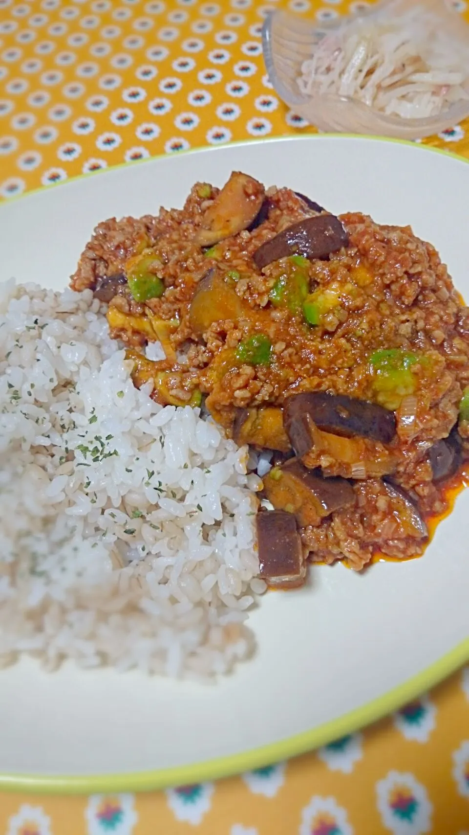 なすとｱﾎﾞｶﾄﾞのｷｰﾏｶﾚｰとじゃがいもとﾂﾅのﾚﾓﾝｻﾗﾀﾞ❤|Mainaさん