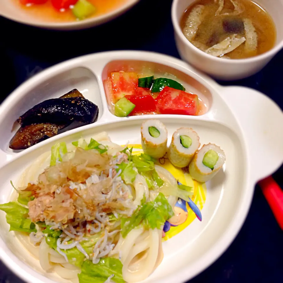 Snapdishの料理写真:サラダうどん☆ちくわきゅうり☆焼きナス☆トマトときゅうりのサラダ☆ナスと油揚げの味噌汁|nichannさん