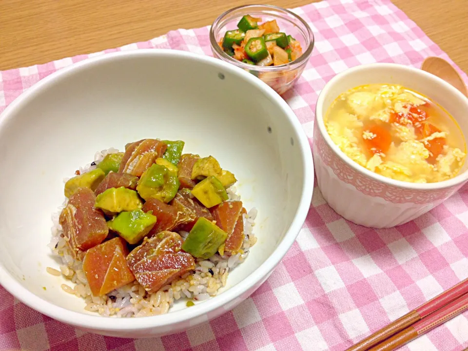 アボカドとマグロの漬け丼|たきゃたさん