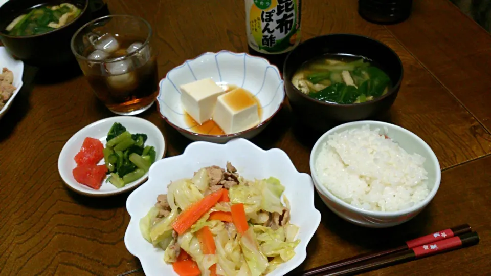 野菜炒め＆冷や奴＆小松菜と油揚げの味噌汁|えっちゃんさん