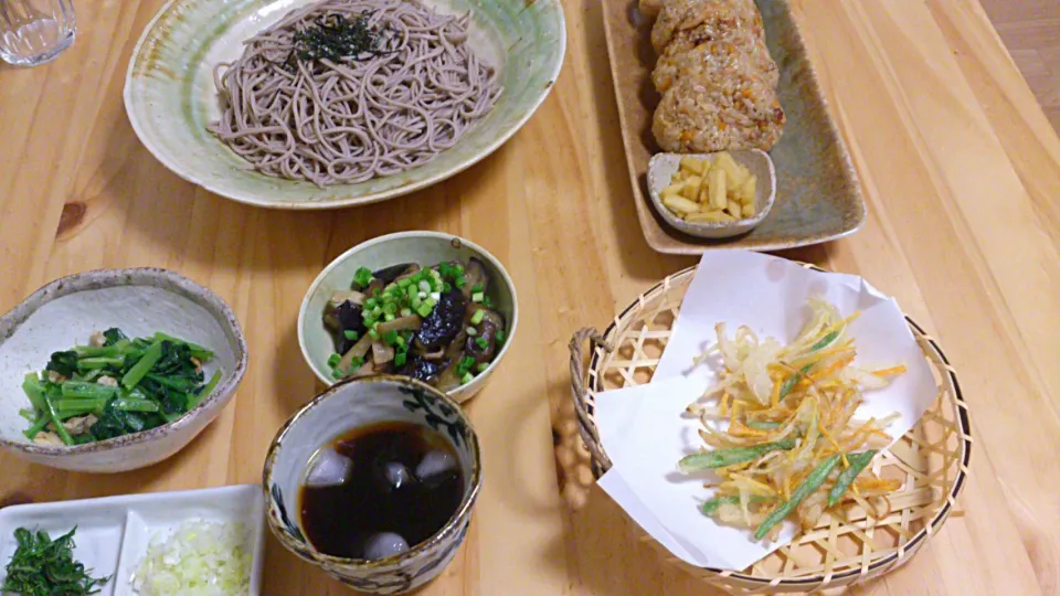 そば
かきあげ
茄子ときのこ炒め
あさりと小松菜炒め
おにぎり(ツナ、油揚げ、にんじん)|ポンさん