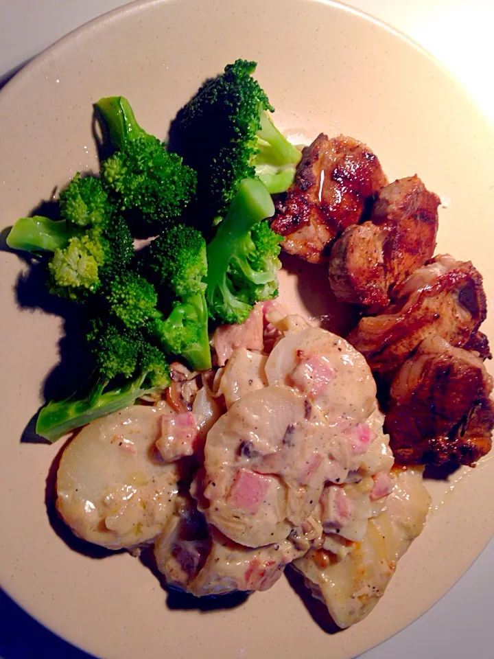 Honey chilli lamb, potato bake and broccoli|Chrisy Hillさん