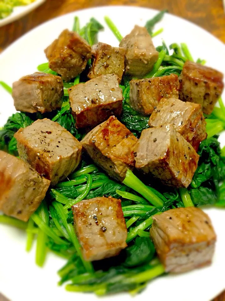 Snapdishの料理写真:#BEEFSteak😋😋😋😋😋with spinach:)|Lotlot Annaさん