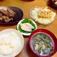 夕ご飯:ニラもやしの中華スープ/鰹のアラ煮/サバフグの塩焼き/市松模様の肉巻き|うめうかさん