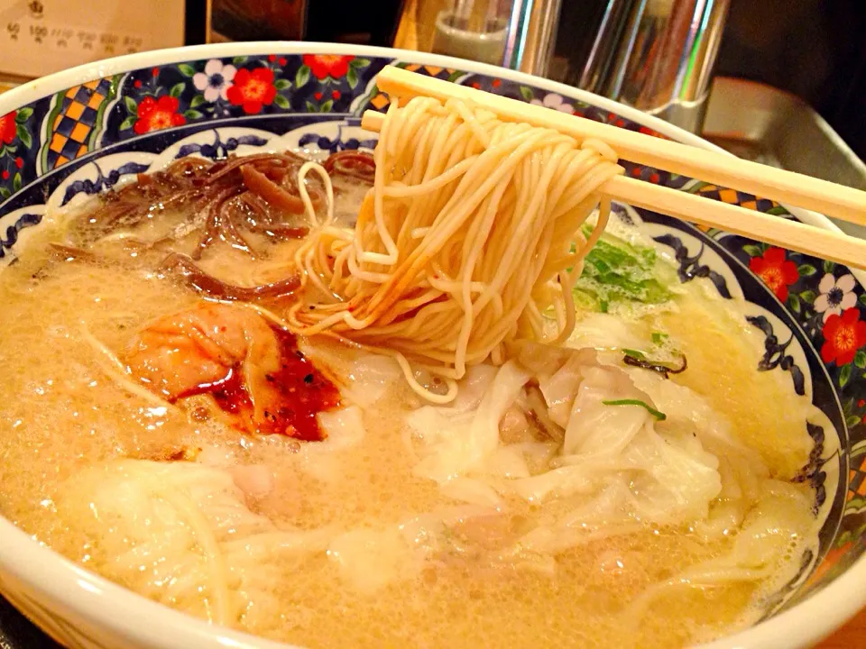 ＠ラーメン凪豚王新宿店『〆の豚骨雲呑ラーメン！ヾ(＠⌒ー⌒＠)ノ』|TETSU♪😋さん