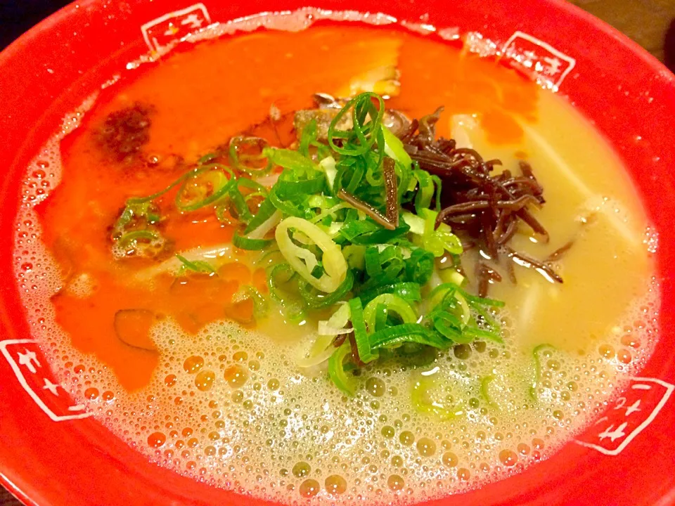 豚骨ラーメン 赤味|(´ｰ`* ))))fumiemonさん