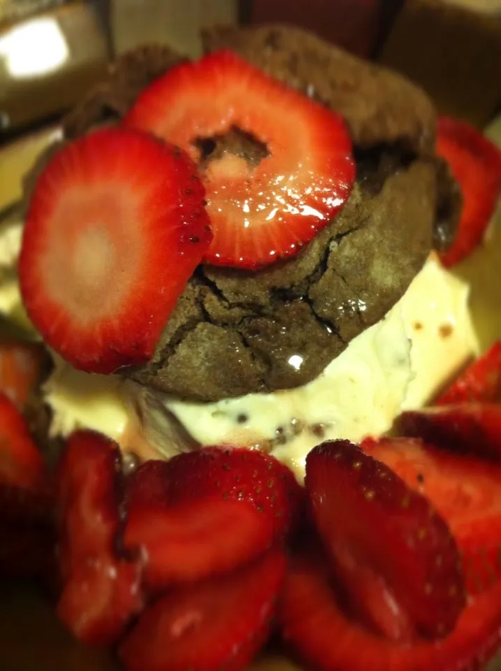 Chocolate Strawberry Shortcake with Praline Ice Cream|Jen Hembreeさん