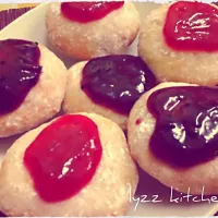 Snapdishの料理写真:Homemade donut with blueberry & strawberry filling|Norazliza Kasmudiさん