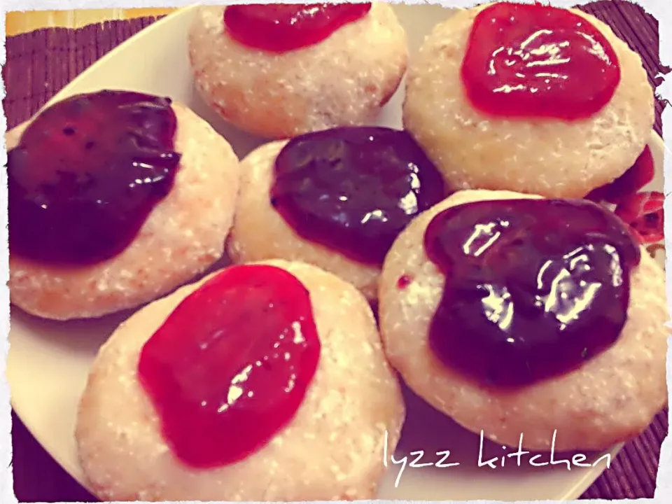 Homemade donut with blueberry & strawberry filling|Norazliza Kasmudiさん