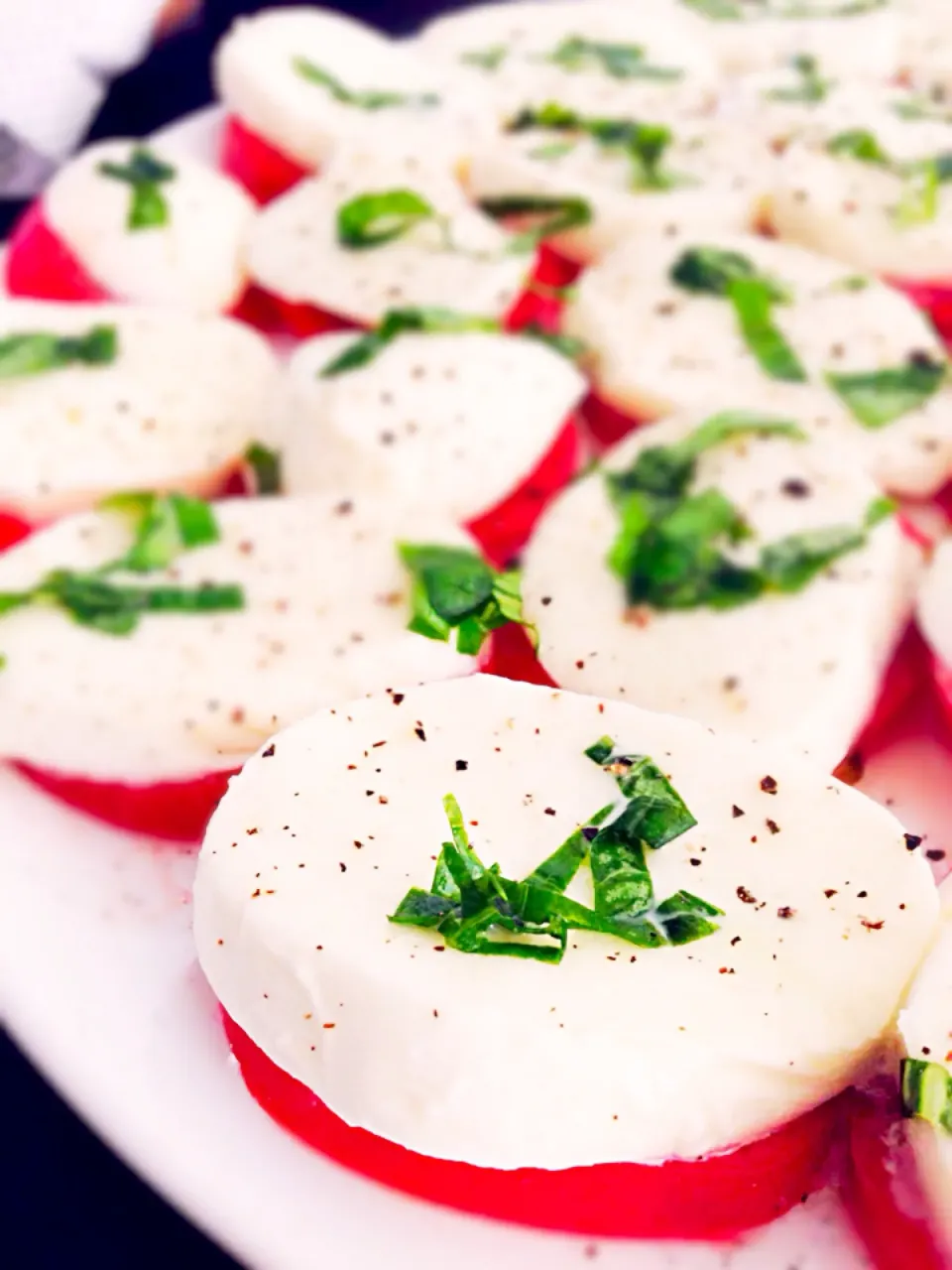 Momotoro tomato with Mozzarella cheese and basil|coxiella24さん