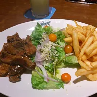 pebbens steak  at o'learys sports bar & grill changi airport T2|Yoshiki Kuramotoさん