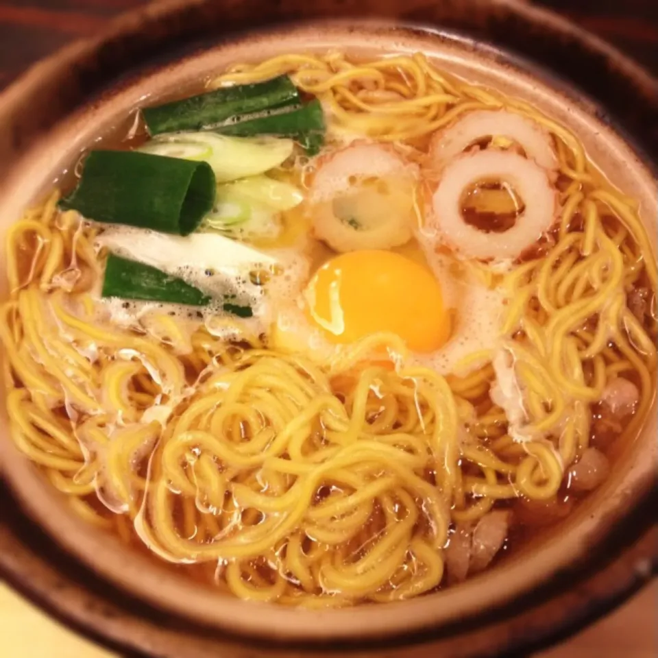 Snapdishの料理写真:鍋焼きうどんならぬ鍋焼きラーメン。|yamaさん