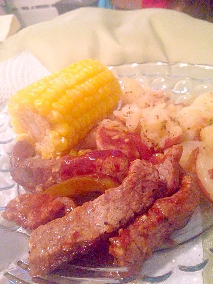 Skillet steak with peppers, corn on the cob with butter and sauteed potatoes with onions!|Brittany Fosterさん