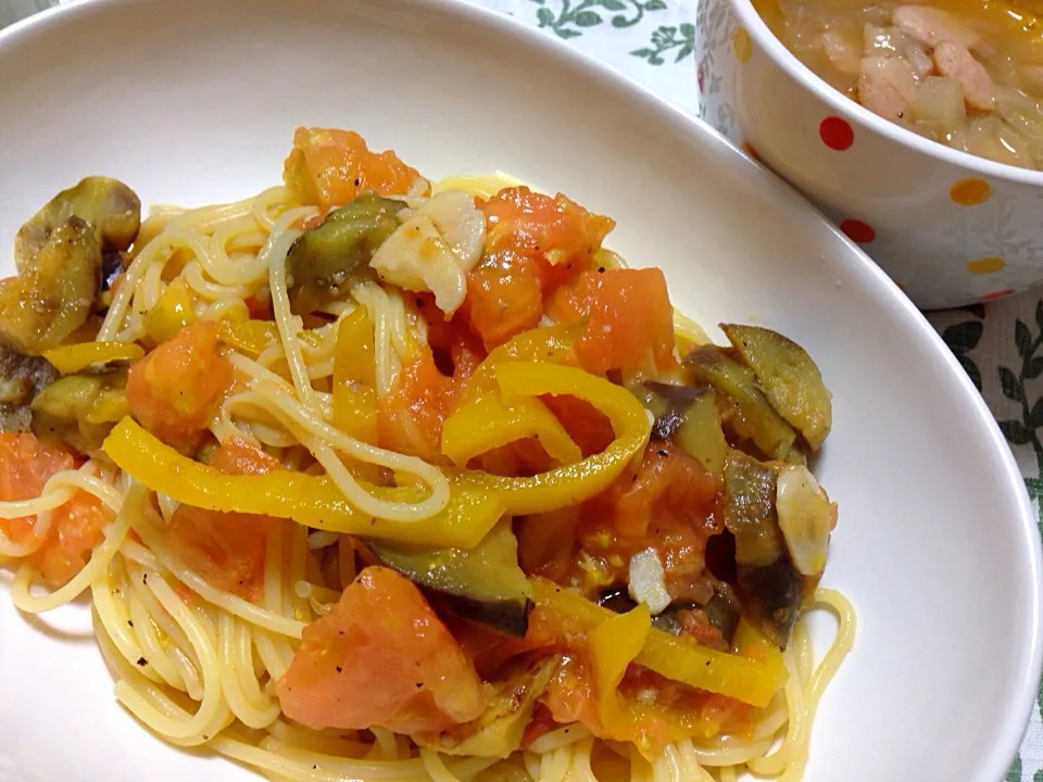 🍅夏野菜のスパゲティ🍆 と 玉ねぎと大根のスープ|こいちさん