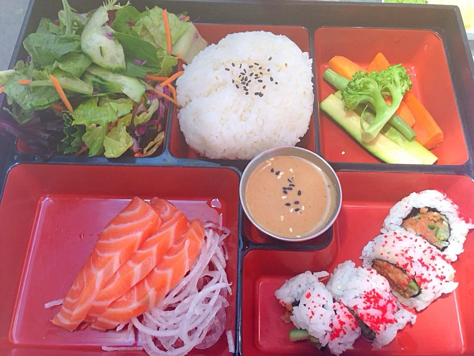 Snapdishの料理写真:My lunch: Salmon Sashimi and Spicy Tuna Roll Bento|Cheryl Melnickさん